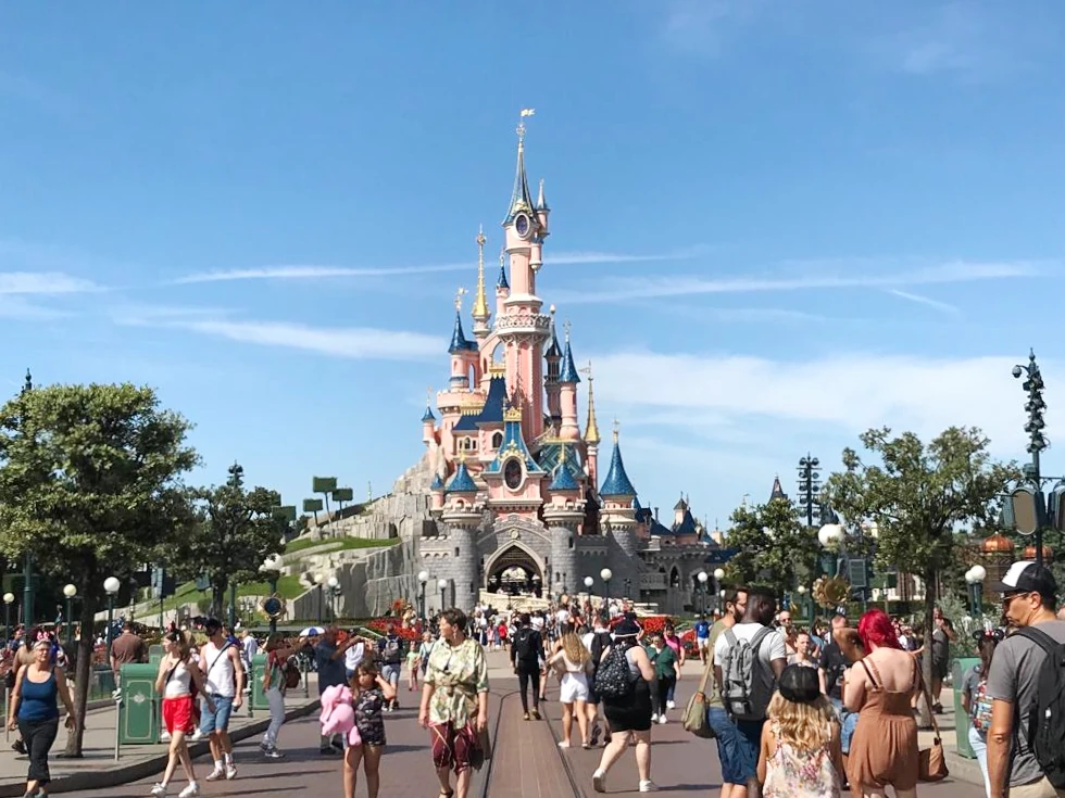 le chateau de la belle au bois dormant dans le parc de Disneyland Paris
