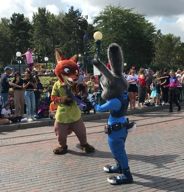 rencontre avec des personnages disney à disneyland Paris