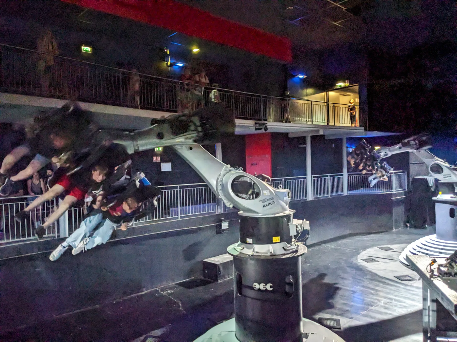 attraction futuroscope danse avec les robots