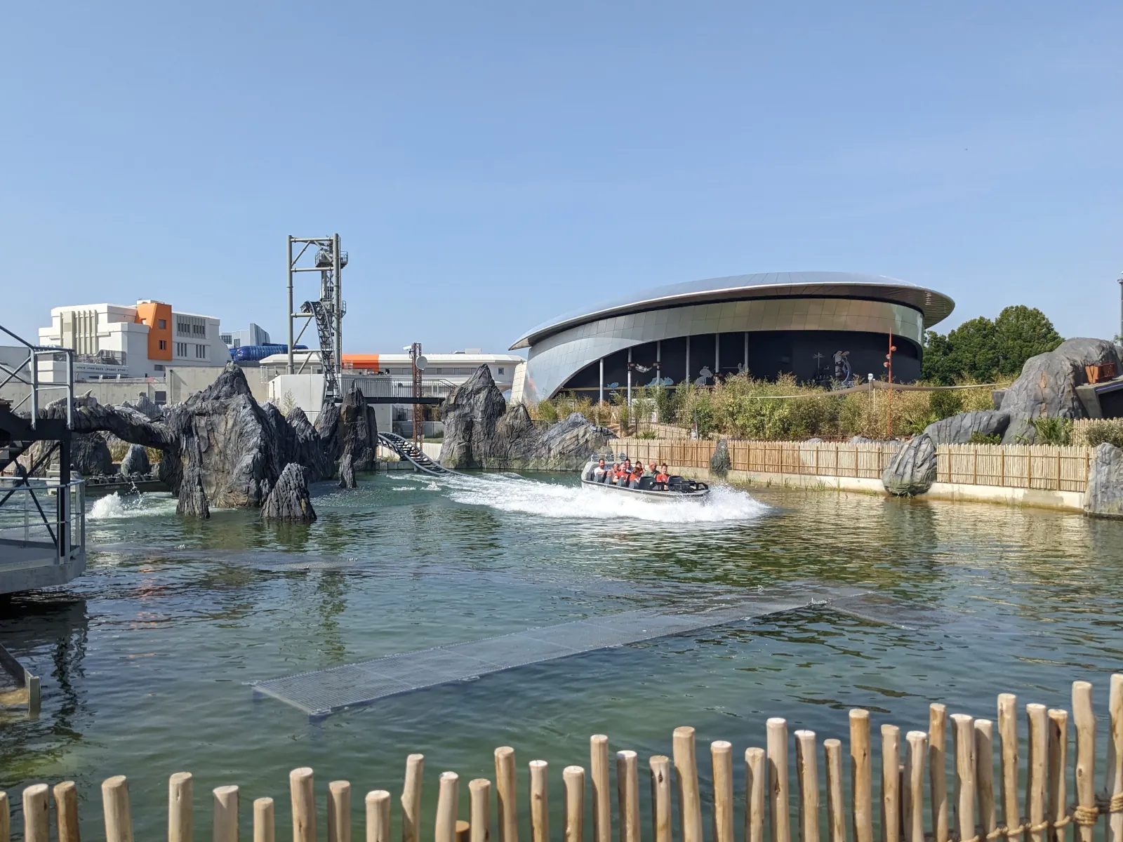 futuroscope mission bermudes chute