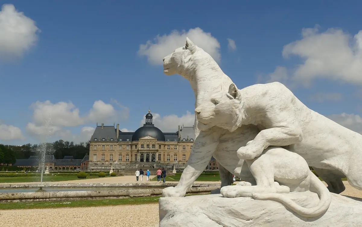 Sculpture des jardins devant le château de Vaux-le-Vicomte
