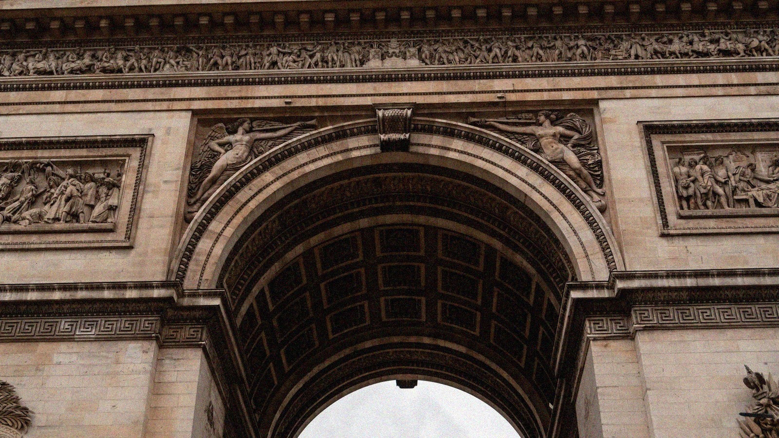 Arc de triomphe l exposition la tempete s installe acces et