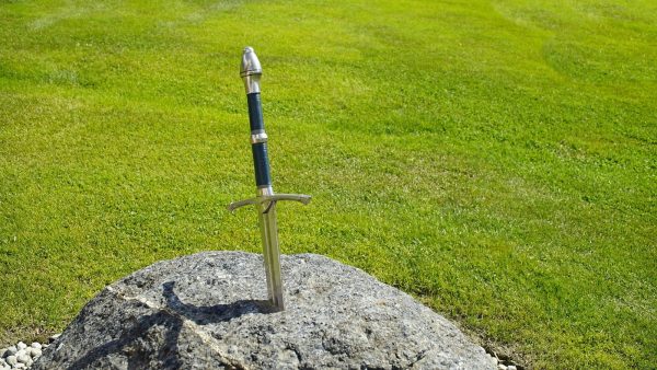 L’Épée du Roi Arthur au Puy du Fou : nouveauté, tarifs des billets et secrets de la quête