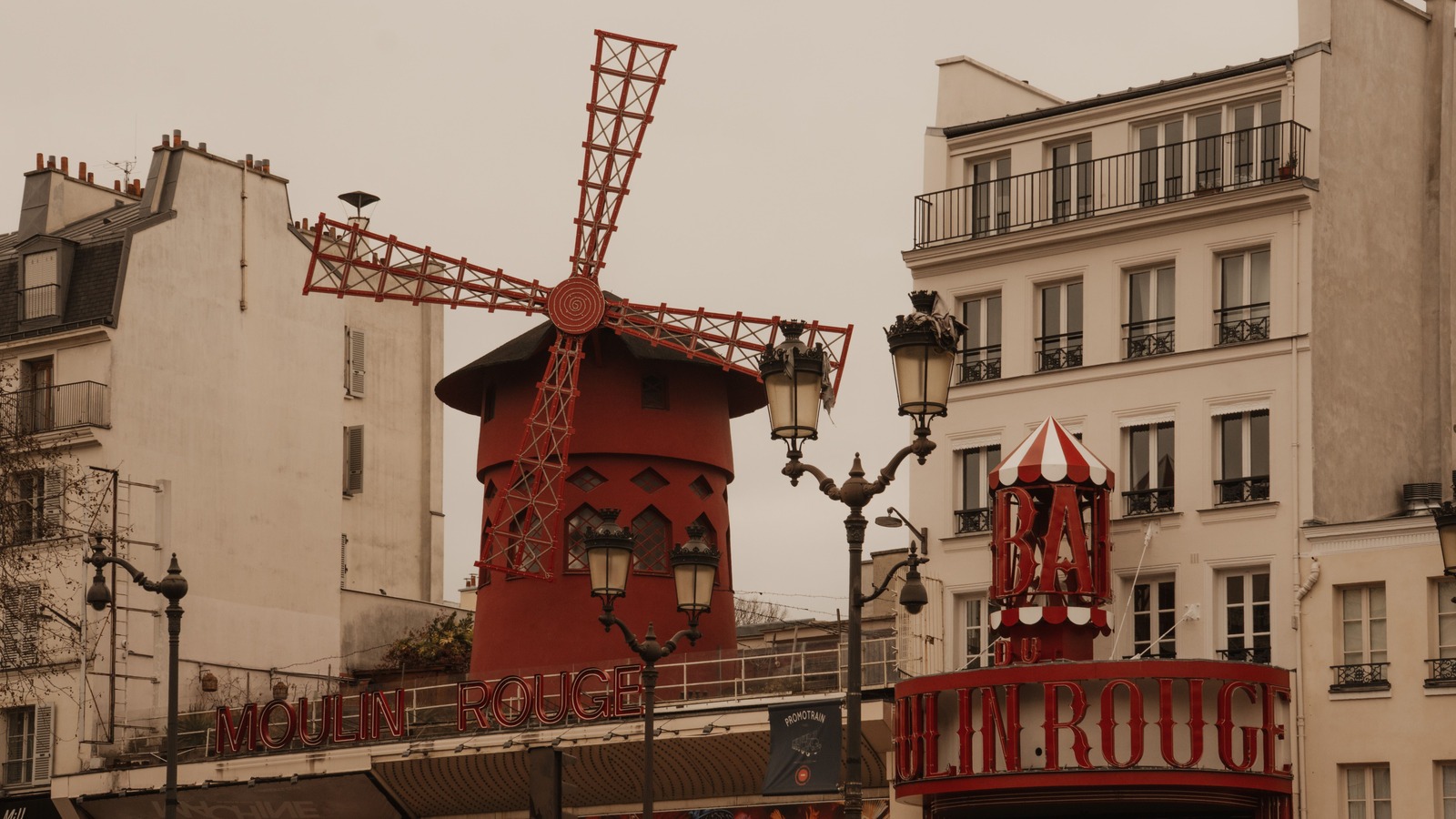 Moulin rouge alerte officielle sur les faux sites de