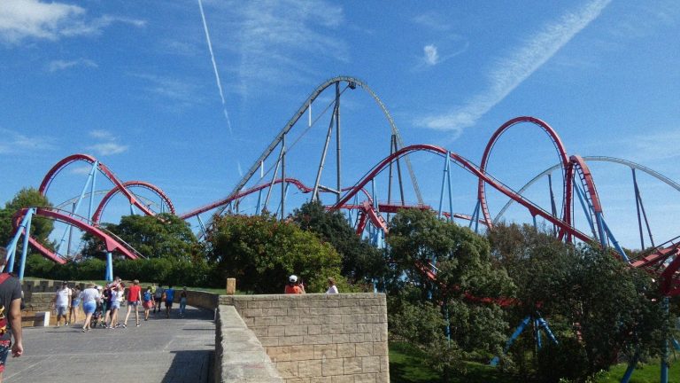 PortAventura World lance 40 % de réduction en semaine à l’automne 2026 : conditions, code promo et calendrier