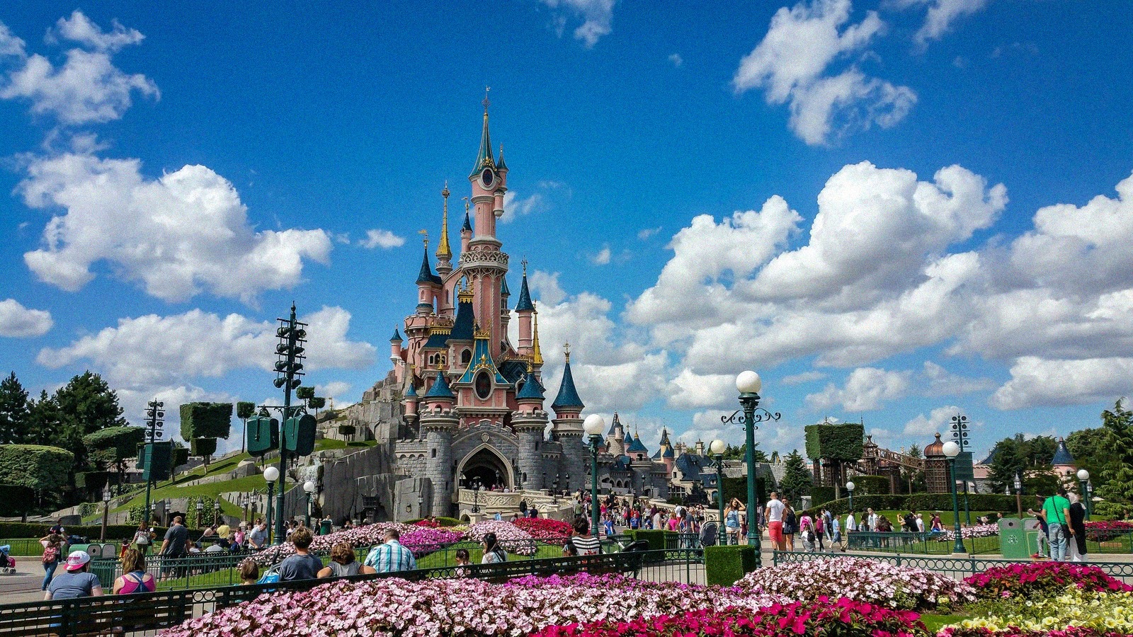 Transformation du disney village a disneyland paris